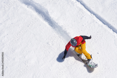 Dekoracja na wymiar  snowboardzista-jezdzacy-na-luznym-sniegu-freeride