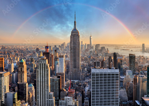 Naklejka - mata magnetyczna na lodówkę New York City skyline with urban skyscrapers and rainbow.