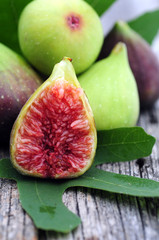 Wall Mural - Healthy organic green figs in bowl on rustic wooden table