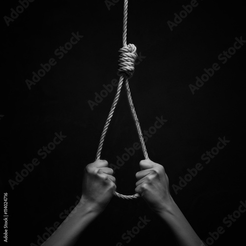 Cuadros en Lienzo Manos que sostienen el nudo corredizo cuerda en concepto de suicidio