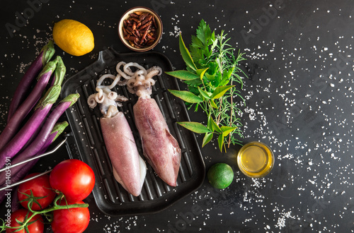 Fotografie, Obraz Kalamáry sulla piastra pronti per essere cucinati