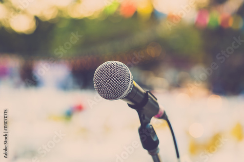 Fotografía Microphone on outdoor stage. Vintage filter