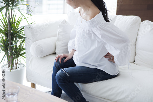 Fotografía Young women are suffering from low back pain