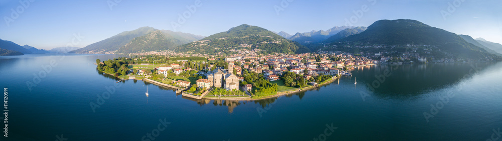 Gravedona - Lago di Como - Italy - Chiesa di S. Maria del Tiglio (sec. XII) - Vista aerea - obrazy, fototapety, plakaty 
