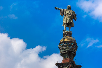 Fototapete - Columbus Monument on the square Portal de la pau in Barcelona, Catalonia, Spain
