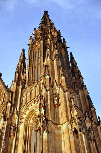 Prag Veitsdom Auf Der Prager Burg Hradschin Kaufen Sie Dieses Foto Und Finden Sie Ahnliche Bilder Auf Adobe Stock Adobe Stock