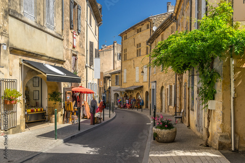Fotografia  The hill top village of Lourmarin in the Luberon Provence