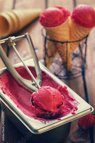 Obraz Dibond Domowe Lody Truskawkowe