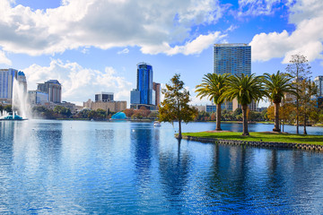 Fototapete - Orlando skyline fom lake Eola Florida US