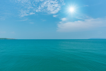 Wall Mural - Beautiful ocean and blue sky with sun