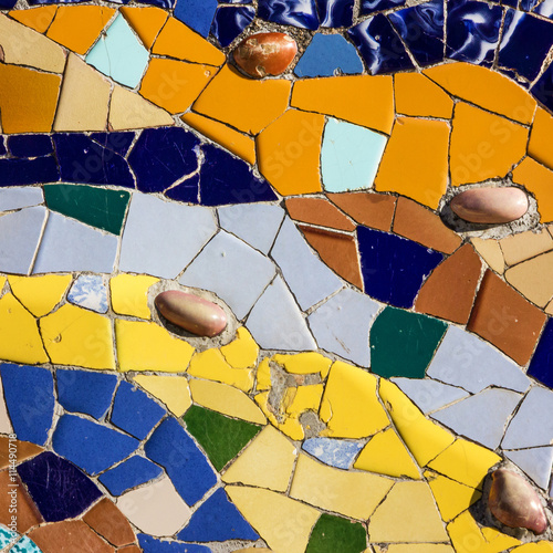 Dekoracja na wymiar  mozaika-ceramiczna-lamana-dekoracja-w-parku-guell-barcelona