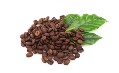 Poster - Coffee beans and green leaves, isolated on white