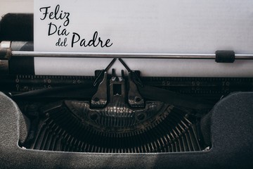 Poster - feliz dia del padre written on paper