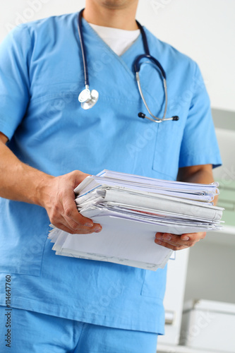 Fotografía Hands of medicine therapeutist doctor wearing blue uniform