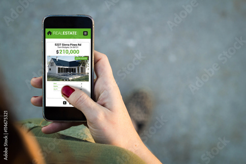 Fotografía Woman walking smartphone interface real estate app