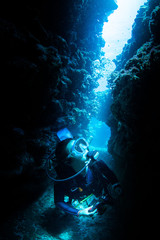 Wall Mural - Cave diving