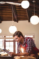 Poster - Waiter using digital tablet