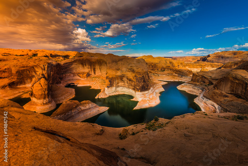 Fototapeta na szkło Odbicie Canyon Lake Powell Utah