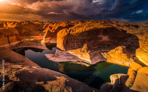 Fototapeta na szkło Odbicie Canyon Lake Powell Utah
