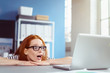 © contrastwerkstatt - frau schaut überrascht auf ihren laptop