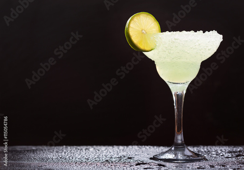 Fotografía margarita cocktail with lime