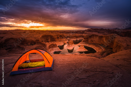 Fototapeta na szkło Zdalny Camping Lake Powell Reflection Canyon Utah USA