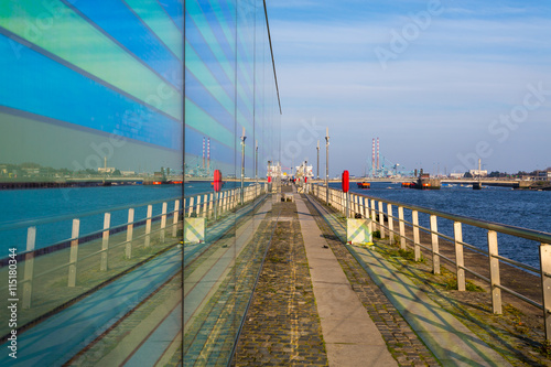 Zdjęcie XXL Widok wzdłuż nabrzeża w Dublin City, Irlandia