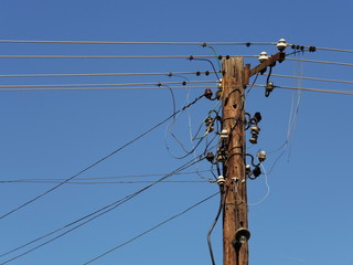 Electricity powered pillar lamppost pylon