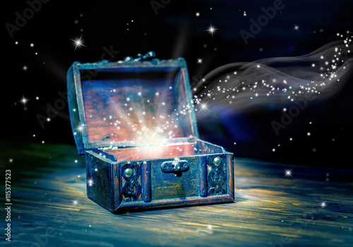 Fotografía concept greeting card of opened chest treasure with mystical mir
