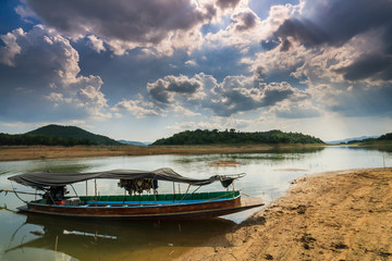 Naklejka na meble long-tailed boat and bluesky