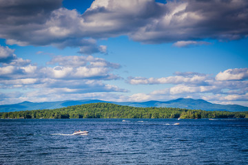 Canvas Print - Mountain ranges and Lake Winnipesaukee in Weirs Beach, Laconia,