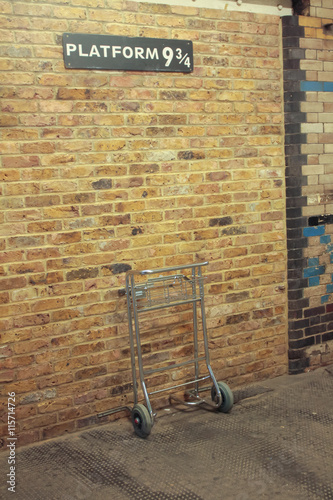 Cuadros en Lienzo King's Cross Platform 9 and three quarter