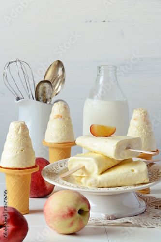 Obraz Dibond Domowe lody brzoskwiniowe