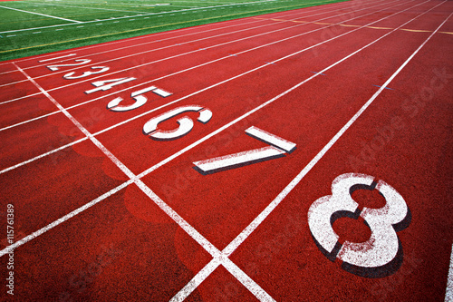 Fotografía Track and field starting lane numbers 1-8.