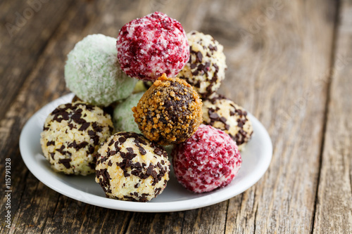 Obraz Dibond Delicious vegetarian truffle candies on wodden table.