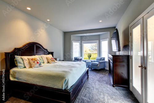 Clic American Bedroom With Green Walls And Black Furniture Clic American Bedroom With Green Walls And Black Furniture