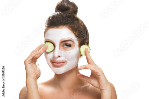 Fotografía Woman with facial mask and cucumber slices in her hands