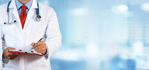 Fototapeta na szkło Recepty na piśmie lekarz - rozmycie tła kliniki