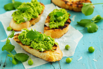 Sticker - Snack of peas and mint with toast.