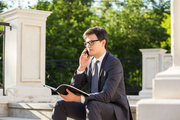 Canvas Print - Man on phone holding notepad