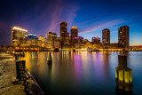 Fototapeta Miasta - The downtown skyline at night, seen from Fort Point in Boston, M
