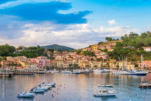 Fotomural Panoramic view over the famous attraction port of Porto Azzurro at sunset, in I