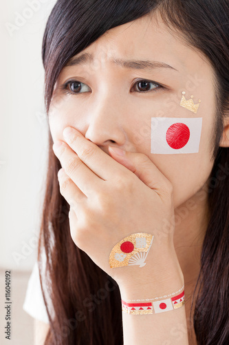スポーツのテレビ観戦 女性 ピンチ 口を覆う Stock Photo Adobe Stock スポーツのテレビ観戦 女性 ピンチ 口を覆う Stock Photo Adobe Stock