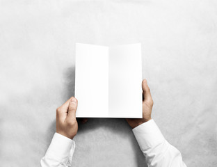 Fototapete - Hand opening blank white flyer brochure booklet mockup. Leaflet presentation. Pamphlet mock up holding hand. Man show clear offset paper. Booklet design template. Paper sheet display read first person