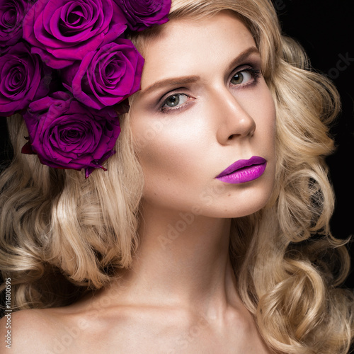 Poster Beautiful blond girl in dress and hat with roses, classic makeup, curls, red lips
