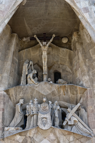 Платно Barcelona, Spain - September 24, 2015: Central part of Passion facade at Basilica of La Sagrada Familia