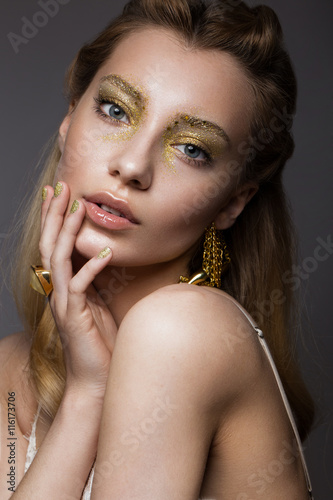Poster Beautiful girl in Underwear with creative gold makeup and hair