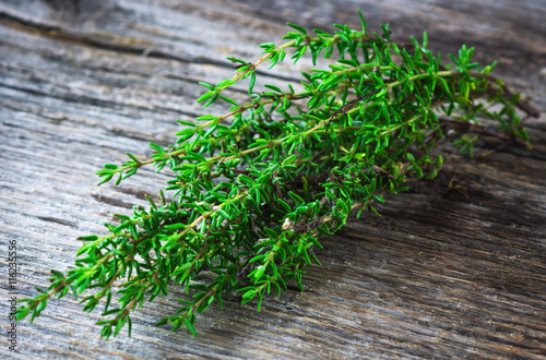 Fotografía Fresh organic Thyme on wooden background