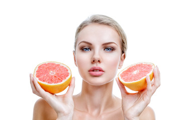 Young woman with grapefruit in hands