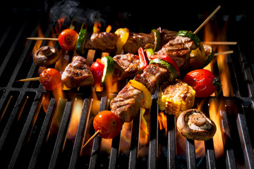 Poster - Meat kebabs with vegetables on flaming grill